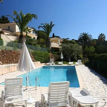 Sainte-maxime Sleeps 4 Pool